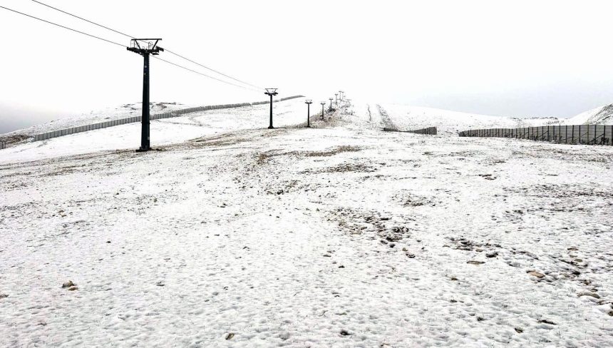 yagisli hava yerini kara birakti tepe beyaza burundu l2ec68cY