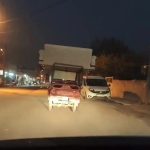 yayalarin canini hice sayan sofor trafige aldirmadan motosiklet uzerinde koltuk tasidi Zq4PPZb5