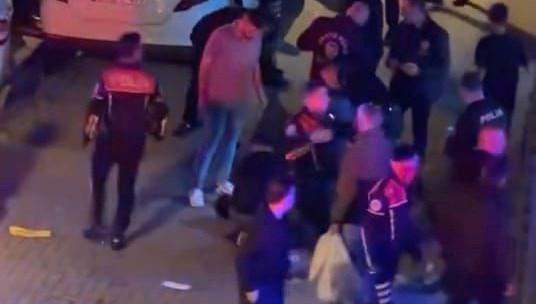 Zeytinburnu'nda bıçaklı hengame: Bir meyyit, iki yaralı 71 zeytinburnunda bicakli hengame bir meyyit iki yarali Ldl7pyX7