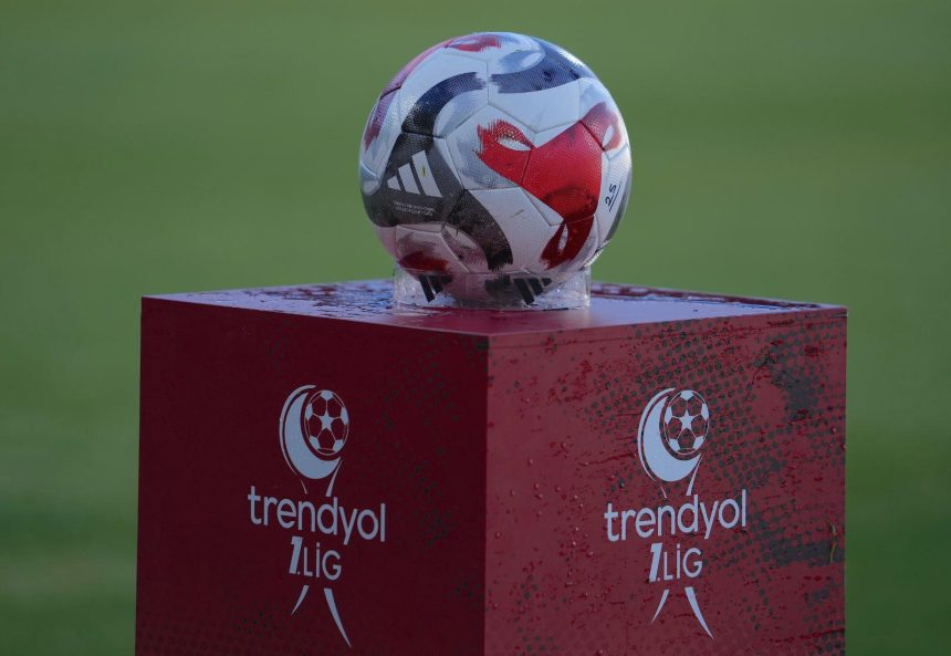 1. Lig'de misyon alacak hakemler açıklandı 71 1 ligde misyon alacak hakemler aciklandi 9KOU81Lz