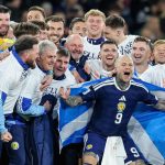 28 yil sonra gelen zafer iskoclar sabaha kadar eglendi UWF9Q4dl