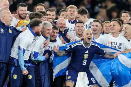 28 yil sonra gelen zafer iskoclar sabaha kadar eglendi UWF9Q4dl