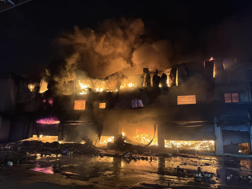 Adana'da alevler geceyi aydınlattı 71 adanada alevler geceyi aydinlatti ZtBIsIzr