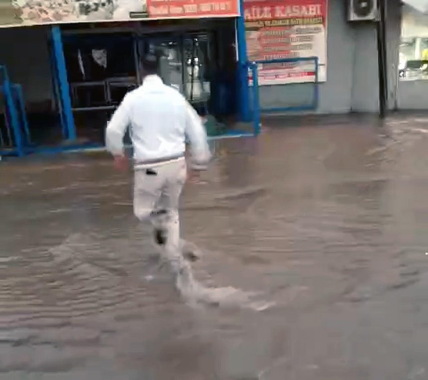 adanada saganak su baskinlarina neden oldu n4v8DTRY