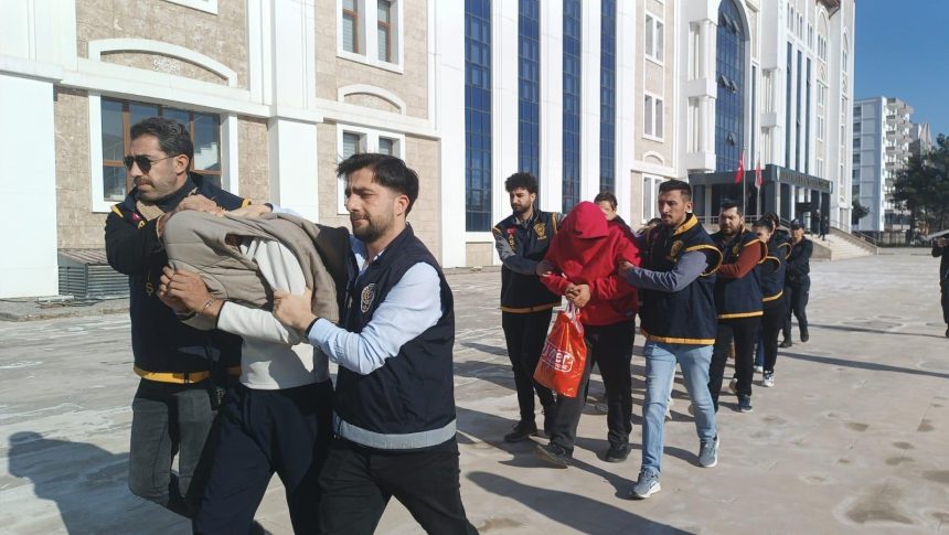 adiyamanda masaj salonlarina fuhus operasyonunda 6 tutuklama rCKmTFGK