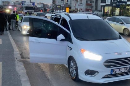 alkollu sofor emniyeti alarma gecirdi ehliyeti daimi iptal edildi h9YAxm6g