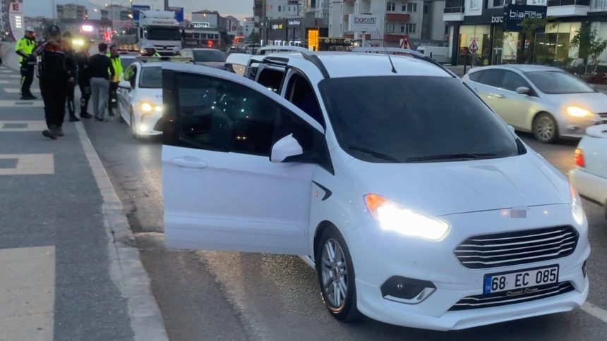 alkollu sofor emniyeti alarma gecirdi ehliyeti daimi iptal edildi h9YAxm6g