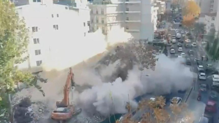 Ankara'da dört katlı bina yıkım sırasında çöktü 71 ankarada dort katli bina yikim sirasinda coktu u7keyw4Q