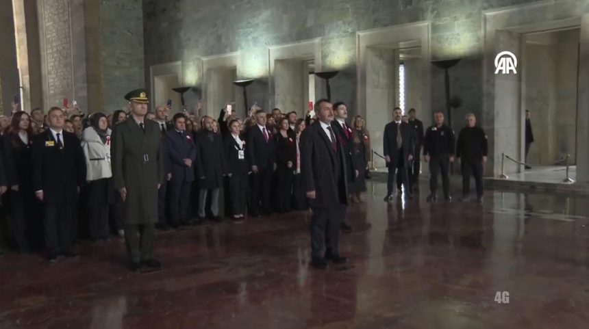 Bakan Tekin ve 81 vilayetten gelen öğretmenler Ata'nın huzurunda 71 bakan tekin ve 81 vilayetten gelen ogretmenler atanin huzurunda JODGSZpf