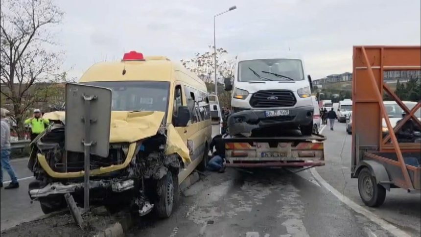 basaksehirde uc aracin birbirine girdigi kazada 12 yarali var FRmIxgay