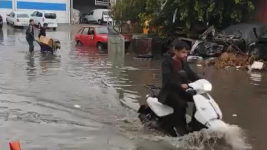 batmanda saganak cadde ve sokaklar suyla doldu kClKlrqG