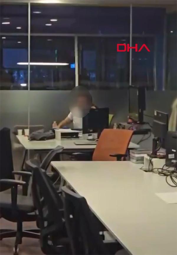 bein sportsta panik silahli bir kisi televizyon binasina girdi gH89hAhs