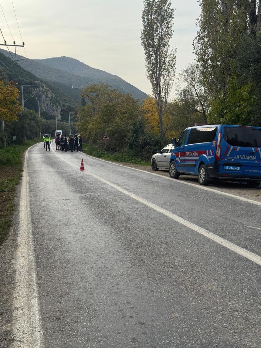 bisikletli kumeye araba carpti 2 yarali hVpwFBzT