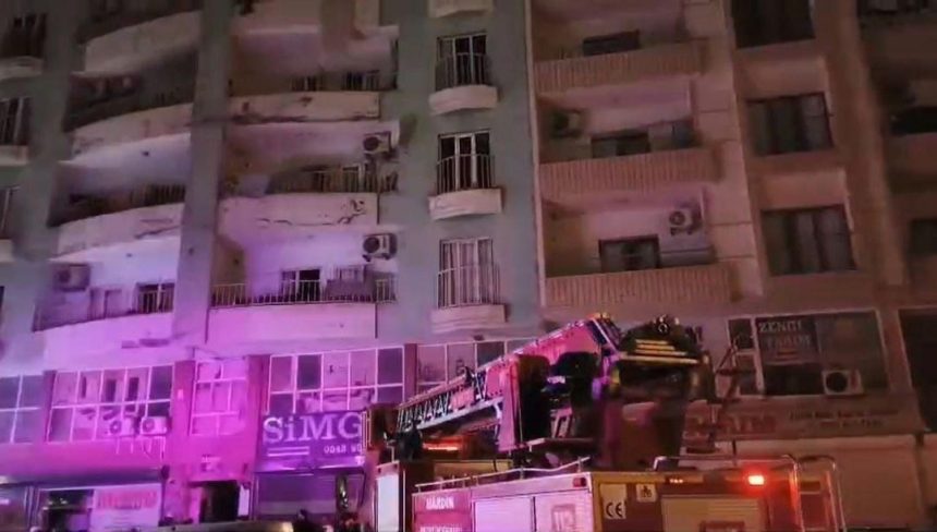 cakmakla oynayan cocuklar konutu yakti iki kisi hastanelik oldu fLnWCkkt