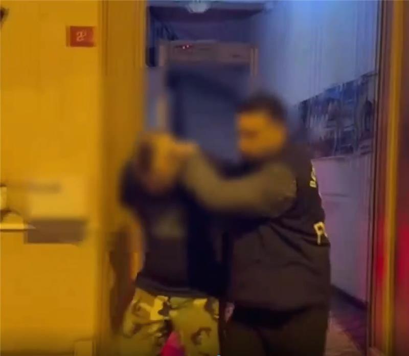 calisanini beyzbol sopasiyla dovmustu toplumsal medya fenomeni yakalandi itCyS2BP