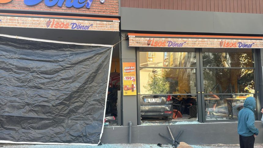 denetimden cikan otomobil donerciye daldi ExnZ8WYi