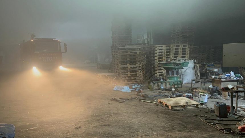 edirnede palet fabrikasinda yangin w7d78usR