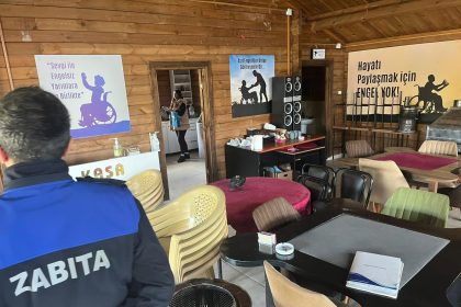 engellilere tahsis edilen binayi kafeteryaya cevirip okey oynadilar g7yQ4FLY