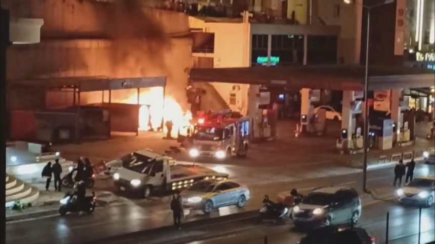 esenyurtta akaryakit istasyonunda faciadan donuldu KpYCFrPg