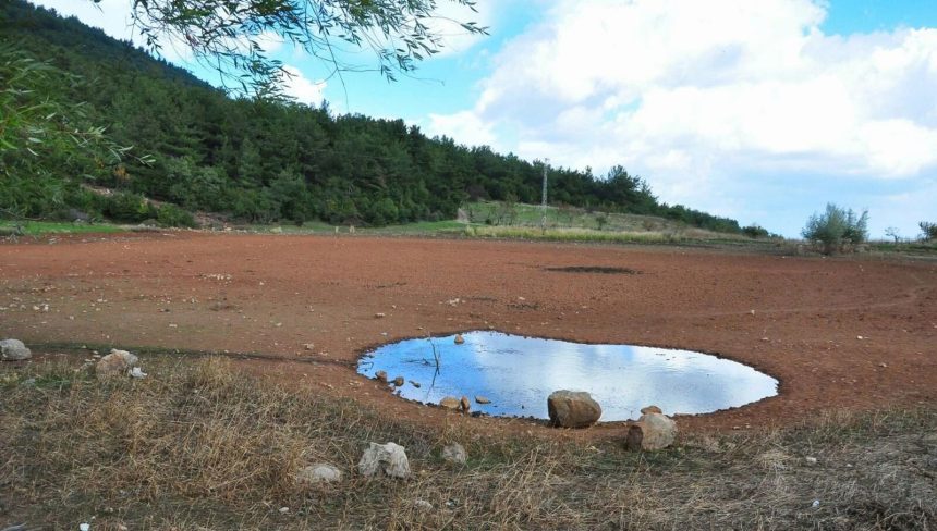 Geçen yıl tankerlerle su taşınmıştı: Bu yıl büsbütün kurudu 71 gecen yil tankerlerle su tasinmisti bu yil busbutun kurudu xZXr7XCV