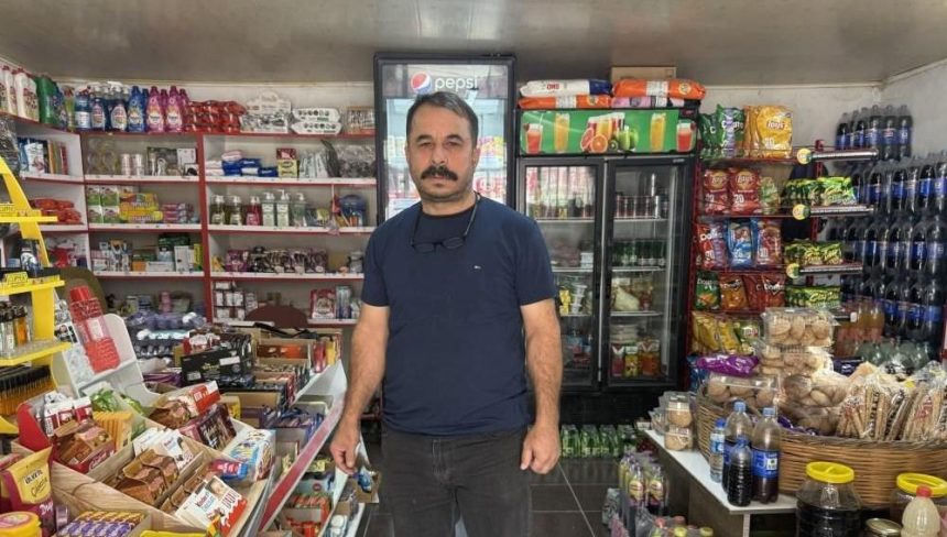 Gizemli hayırsever: Veresiye defterini satın alıp yaktı 71 gizemli hayirsever veresiye defterini satin alip yakti qKLblJiB