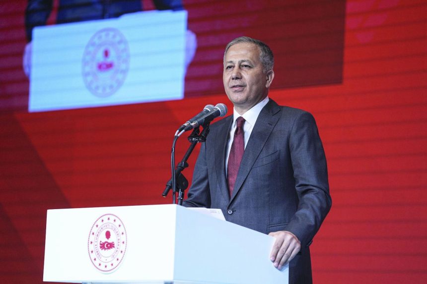 İçişleri Bakanı Yerlikaya: 15 yaş ve üzeri için nasıl bir düzenleme yapılacağını konuşmamız gerekiyor 71 icisleri bakani yerlikaya 15 yas ve uzeri icin nasil bir duzenleme yapilacagini konusmamiz gerekiyor NS5wck6S