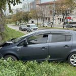 idmana giderken otomobiliyle istinat duvarina carpan futbolcu yaralandi RH4FEsV5