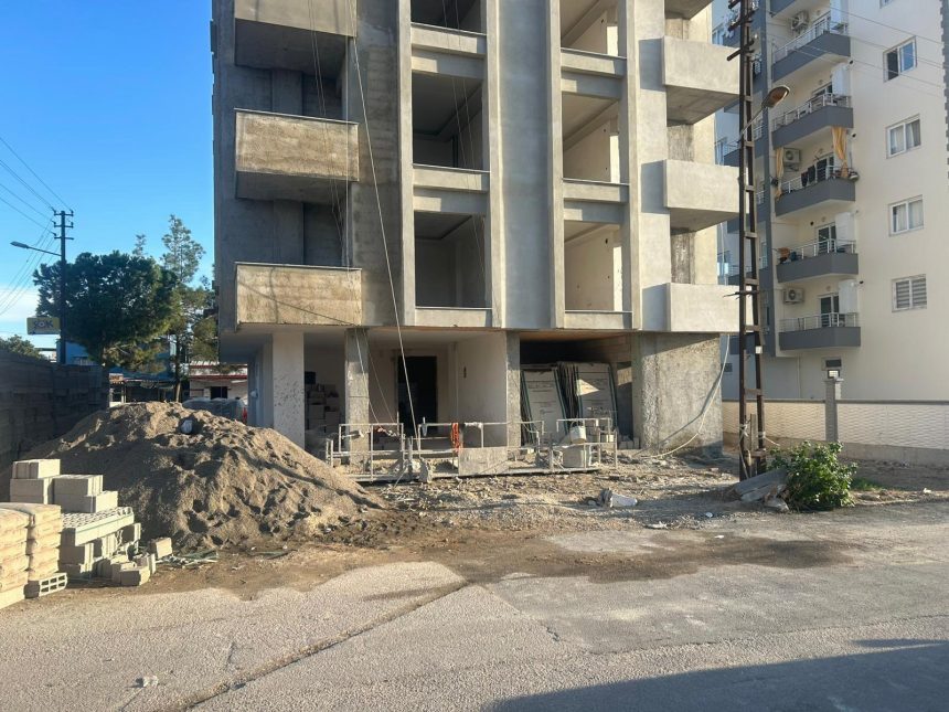 insaat emekcisi 4 kattan duserek oldu 8AFC9fOg