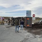 istanbul havalimaninda gubre yuklu kamyon devrildi 1 yarali KD2HQSl3