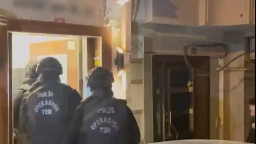 istanbuldaki daes operasyonunda 14 gozalti cJU19Qyp