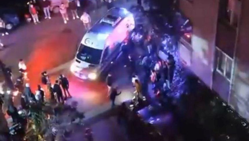 İstanbul'un göbeğinde silahlı pusu: 3 yaralı 71 istanbulun gobeginde silahli pusu 3 yarali iCT824Rz