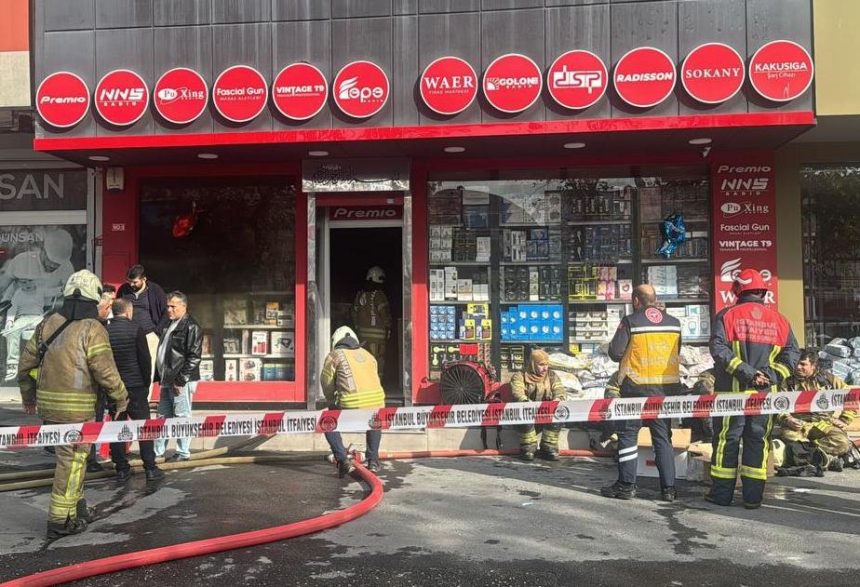 istoc ticaret merkezinde yangin panigi qn3F16WF