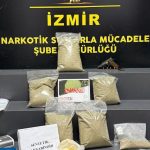 izmirde 6 kilo 940 gram sentetik uyusturucu ele gecirildi XfmUsU8b