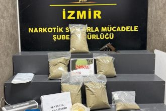 izmirde 6 kilo 940 gram sentetik uyusturucu ele gecirildi XfmUsU8b