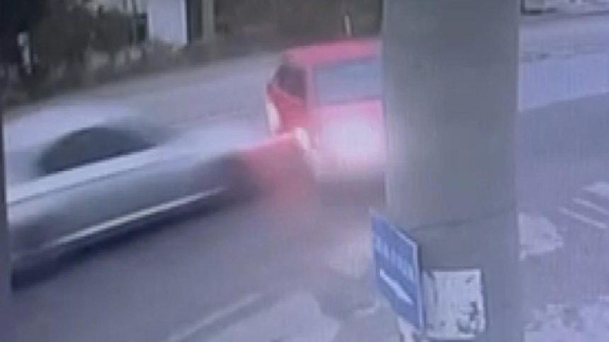 izmirde feci kaza 2 meyyit 4 yarali PHyQwkFB