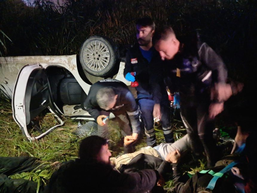 kacak gocmenleri tasiyan arac irmaga dustu 9 yarali WHPd5YAD