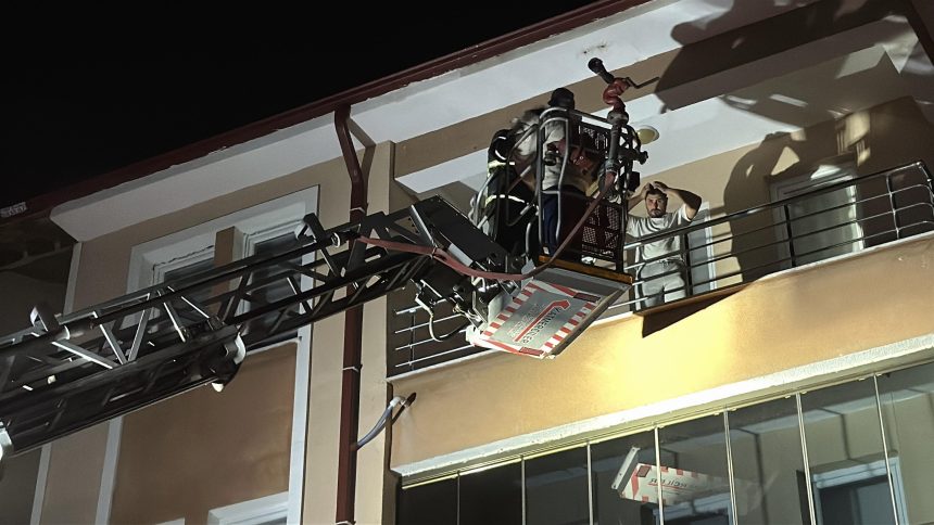 kutahyada apartmanda yangin mahsur kalan 5 kisiyi itfaiye kurtardi iW5AcZL9