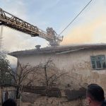 kutahyada yangin iki mesken ve bir ahir kullanilamaz hale geldi FGW2MKfU