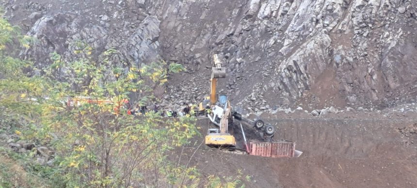 Maden ocağında devrilen kamyonun şoför hayatını kaybetti 71 maden ocaginda devrilen kamyonun sofor hayatini kaybetti iaFkvU4b