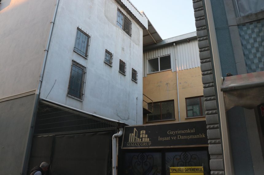 market calisanlarindan kacan hirsiz dusup yaralandi rzLHyXc4