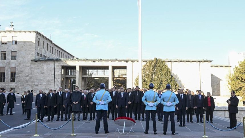 Meclis'te Atatürk'ü anma merasimi 71 mecliste ataturku anma merasimi I6gIFE2Y