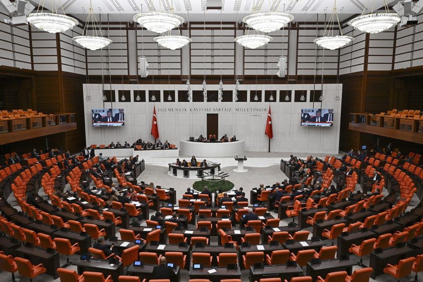 mecliste sandalye dagilimi degisti a3zqHcL4