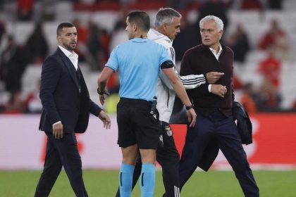 mourinho son dakikada yikildi hakemin uzerine yurudu 8uSPnn8w