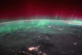 nasa astronotu kuzey isiklarinin gosterisini uzaydan goruntuledi kp4NitAV