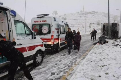 nevsehirde kar yagisi sonrasi feci kaza LVOWI8gq