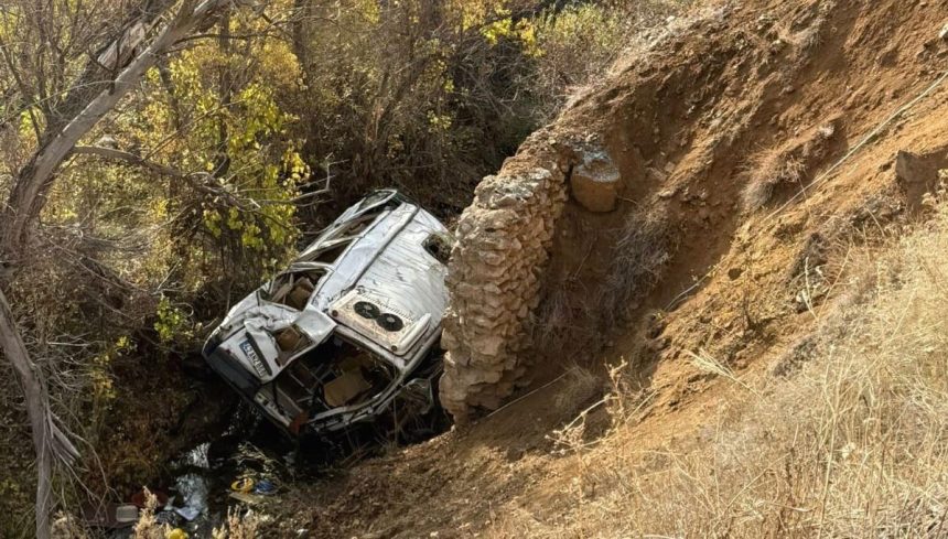 Öğrenci servisi uçuruma yuvarlandı: Çok sayıda yaralı 71 ogrenci servisi ucuruma yuvarlandi cok sayida yarali DCxr5VUb