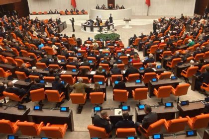 ozgur ozel dahil 11 vekilin dokunulmazlik belgesi mecliste FhzC8efV