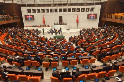 ozgur ozel dahil 12 vekilin dokunulmazlik belgesi mecliste aVhHjFh7