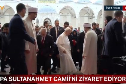papa sultanahmet camiinde ayakkabi ayrintisi dikkat cekti 2q9nInin