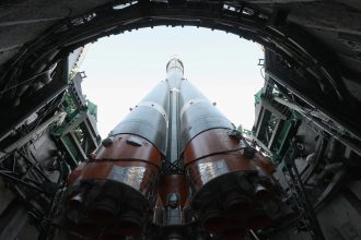 rus kozmonotlar dunyanin etrafinda iki tip atacak RYaLAhLc